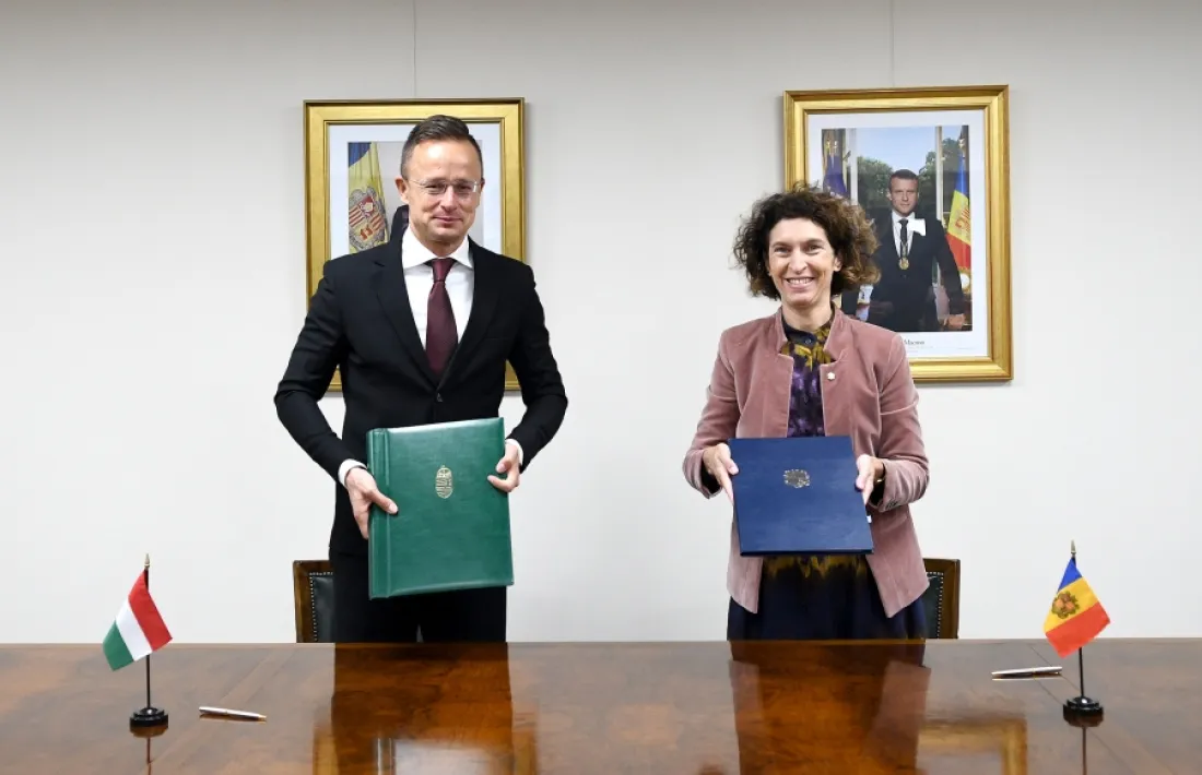 La ministra d’Afers Exteriors, Maria Ubach, i el seu homòleg d’Hongria, Péter Szijjártó, van signar el CDI l’octubre del 2021.