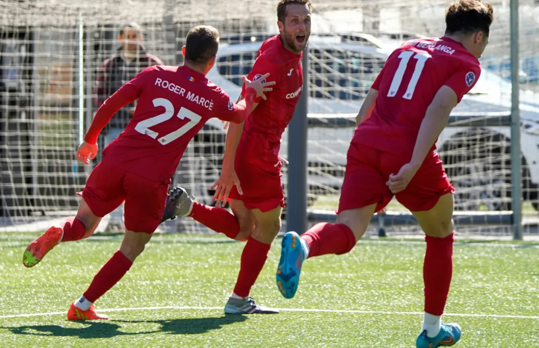 Adrià Gallego celebra l’1 a 2 de l’Inter.