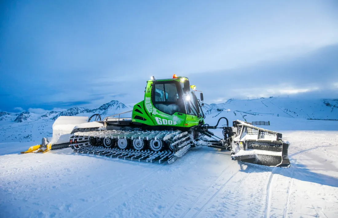 Màquina verda, a les pistes.