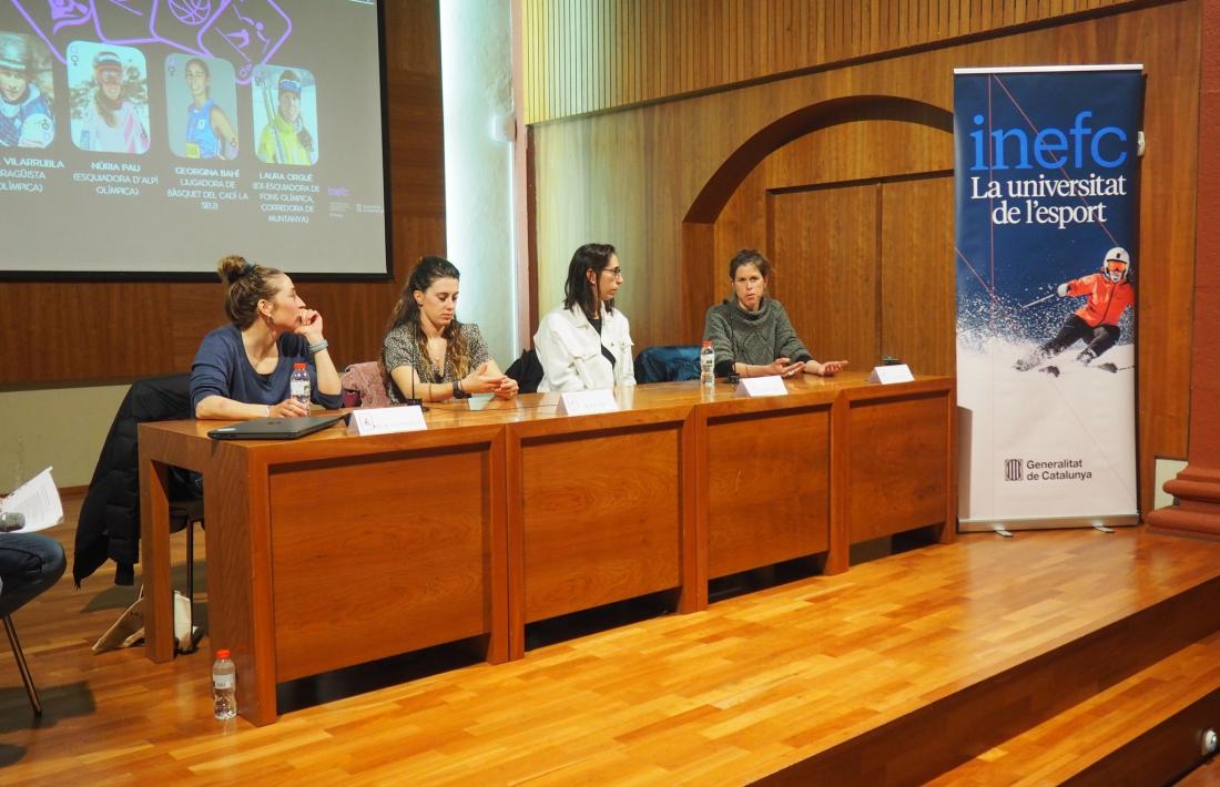 Les esportistes, durant el debat a la Immaculada. 