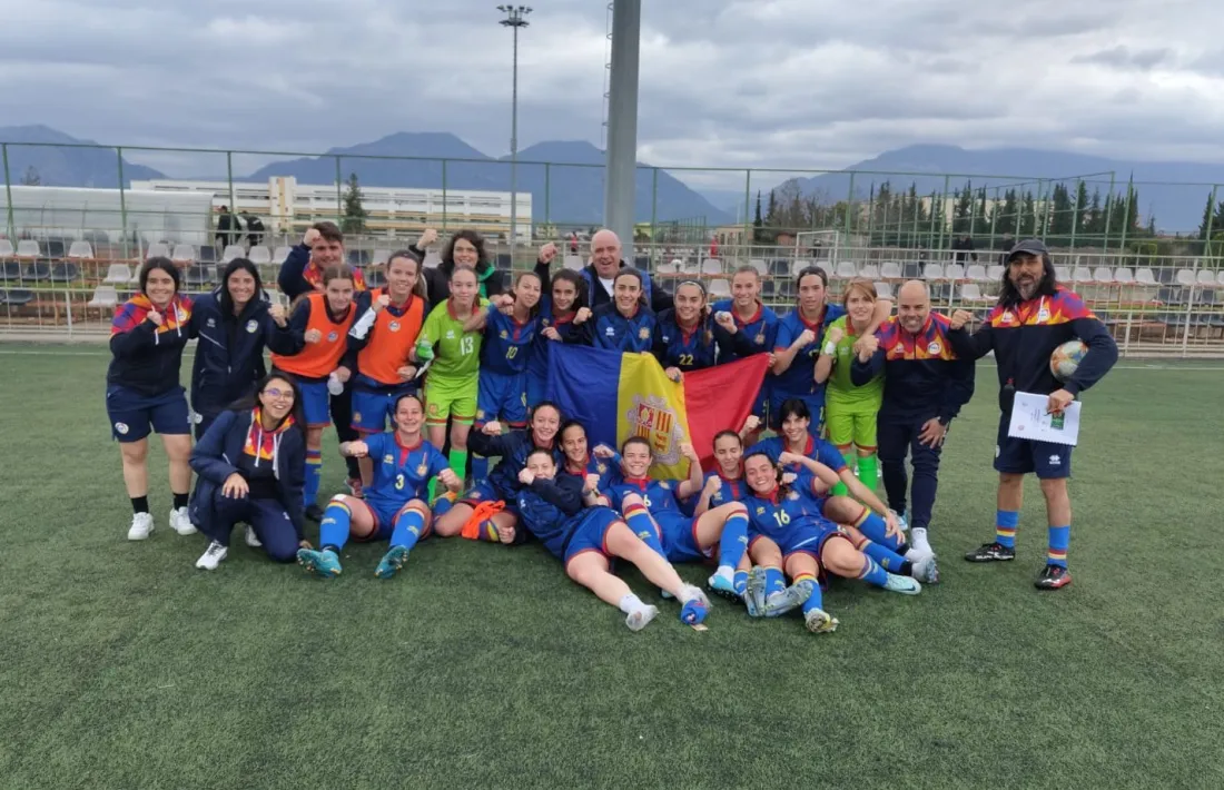 La sub-16, de celebració a Dürres.