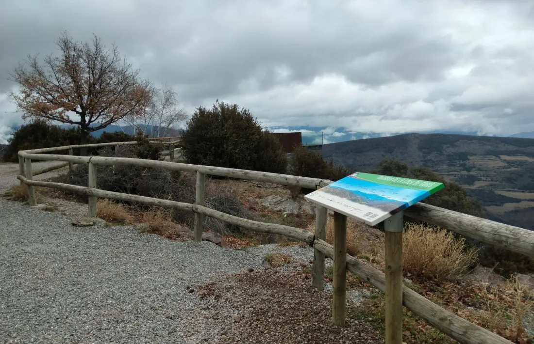 El mirador, al municipi alturgellenc de Montferrer i Castellbò. 