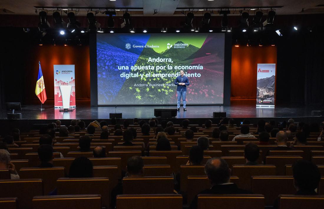 El ministre Jordi Gallardo durant la seva intervenció, aquest matí.