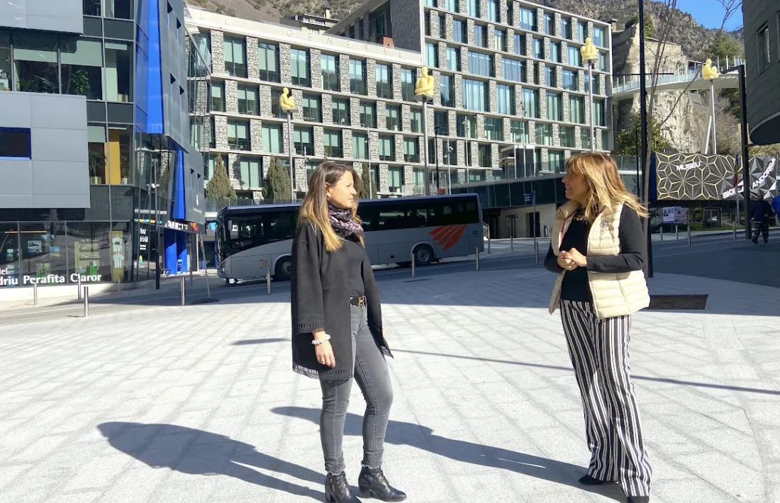 Conxita Marsol i Meritxell López ahir al carrer Consell General de la capital.