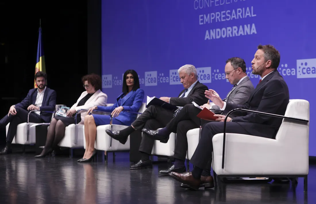 Un moment del debat organitzat per la Confederació Empresarial Andorrana amb els sis caps de llista que concorren per circumscripció nacional als comicis generals del 2 d’abril.
