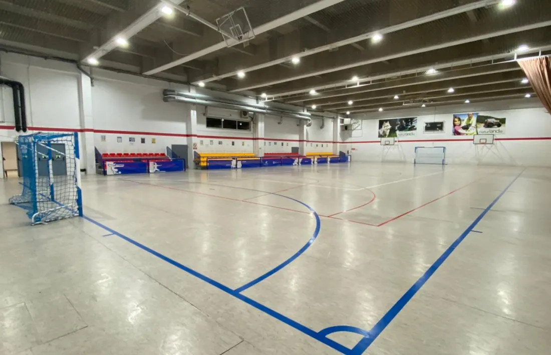 Imatge del pavelló on jugava el Club Esportiu Sant Julià.