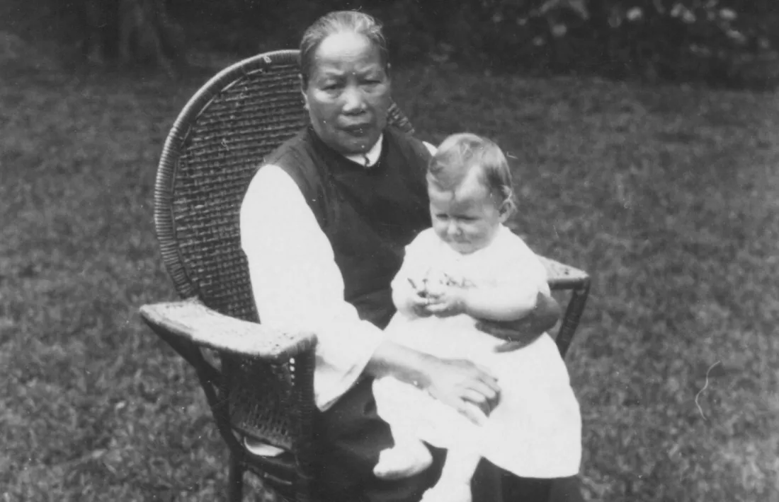 La petita Ursula, als primers anys 30 amb la seva ama xinesa a Xangai.