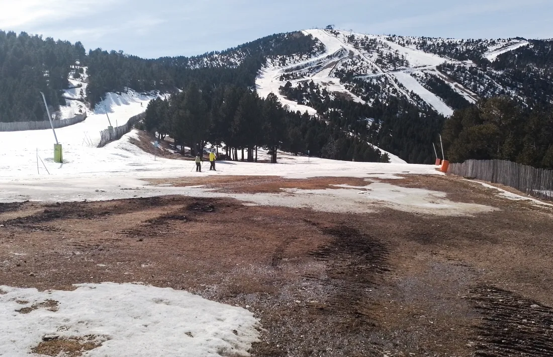 La neu ha pràcticament desaparegut en algunes zones de Pal.