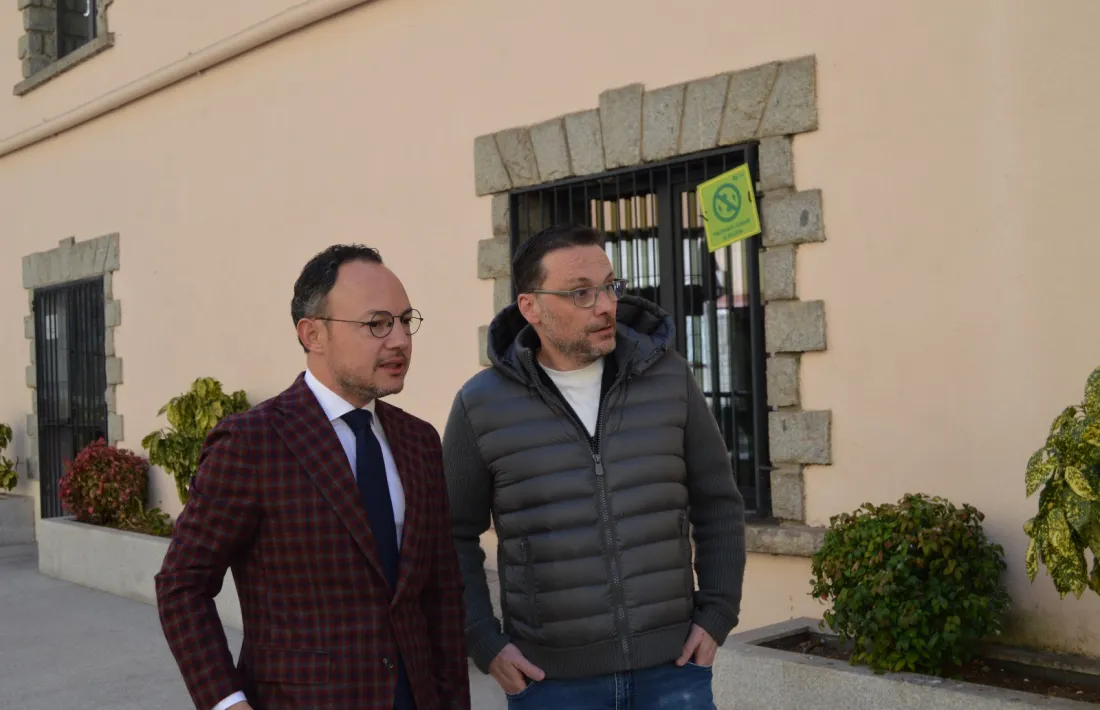 Xavier Espot i el número vuit de la llista nacional de DA+CC, Manuel Linares, avui a Ciutat de Valls.