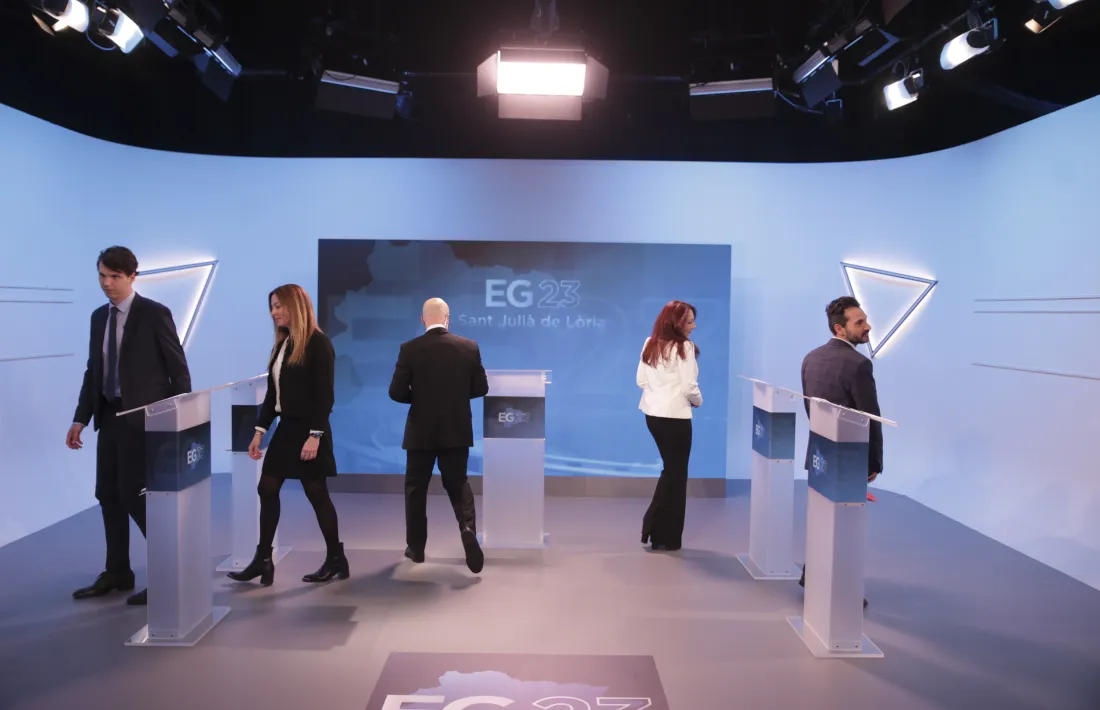 Bartolomé, Mas, Martínez i Alís, amb el moderador, David Domingo, al plató d’ATV abans del debat.