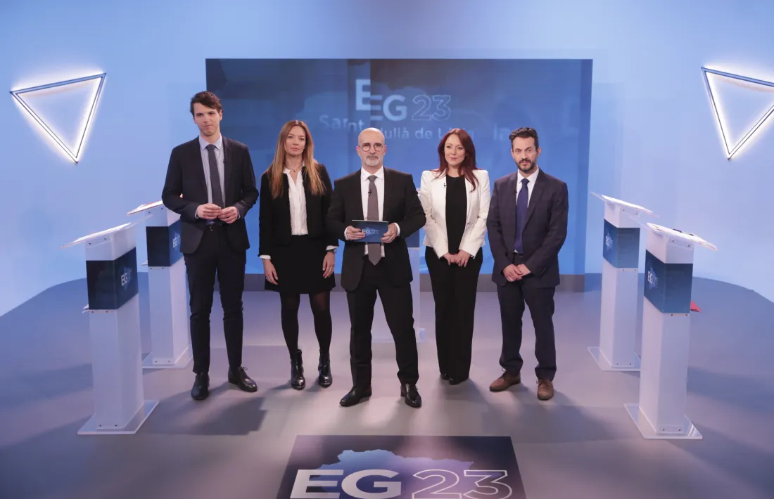 Bartolomé, Mas, Martínez i Alís, amb el moderador, David Domingo, al plató d’ATV abans del debat.