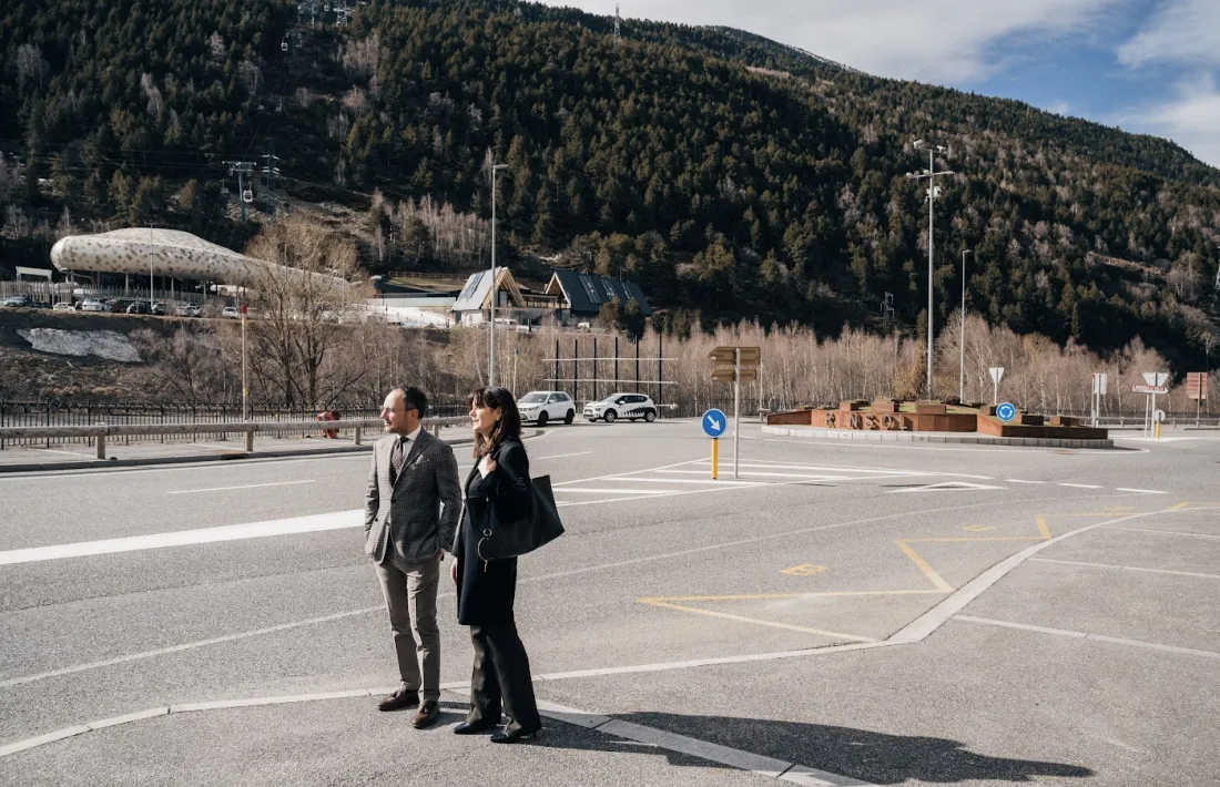 Espot i la número 7 de la llista demòcrata nacional, Mònica Bonell, en l'acte de campanya d'ahir per presentar les propostes taronja en matèria de transport públic.