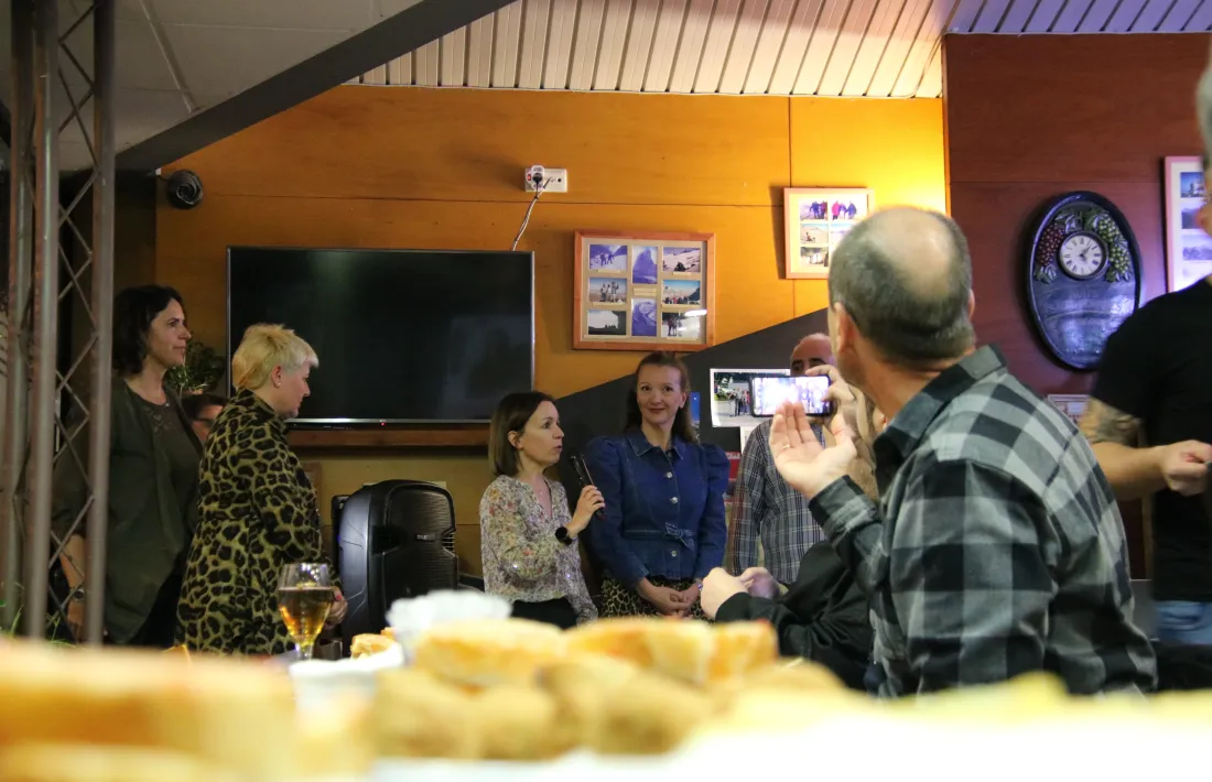 Susagna Venable, en la reunió de poble convocada aquest vespre a Encamp per PS+Agrupament Encampadà 