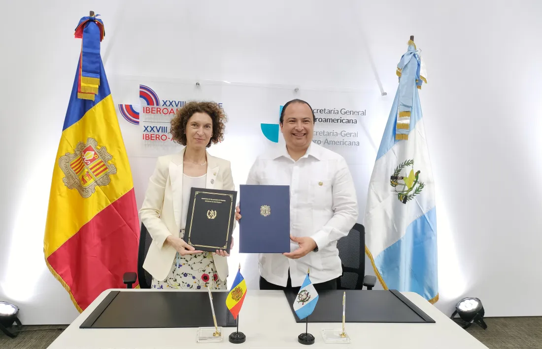 Ubach amb titular d'Exteriors de Guatemala, Mario Búcaro.