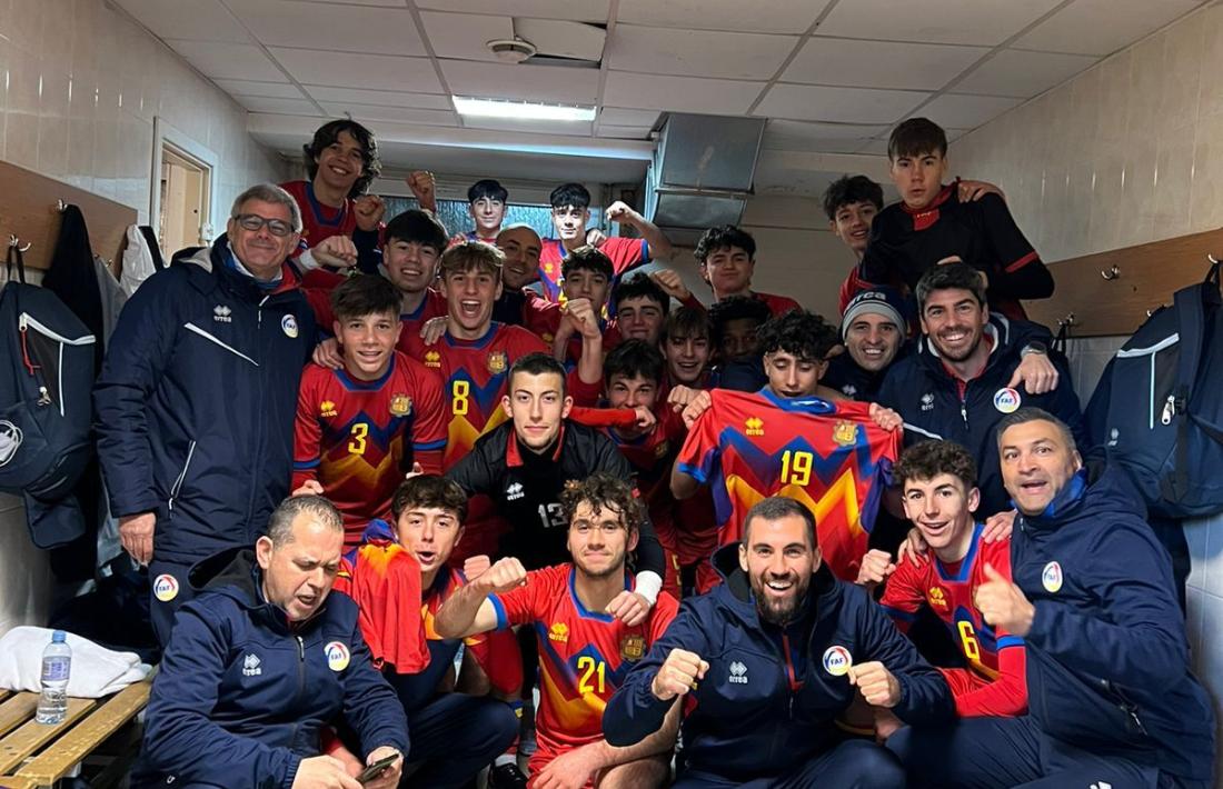 La sub-16, de celebració a Lituània.