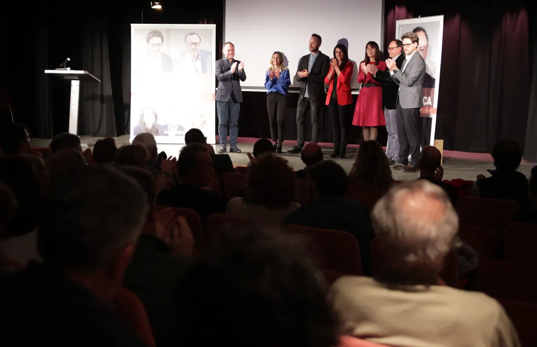 Els candidats de la llista de Demòcrates+Independents de Canillo amb Xavier Espot ahir al Palau de Gel.