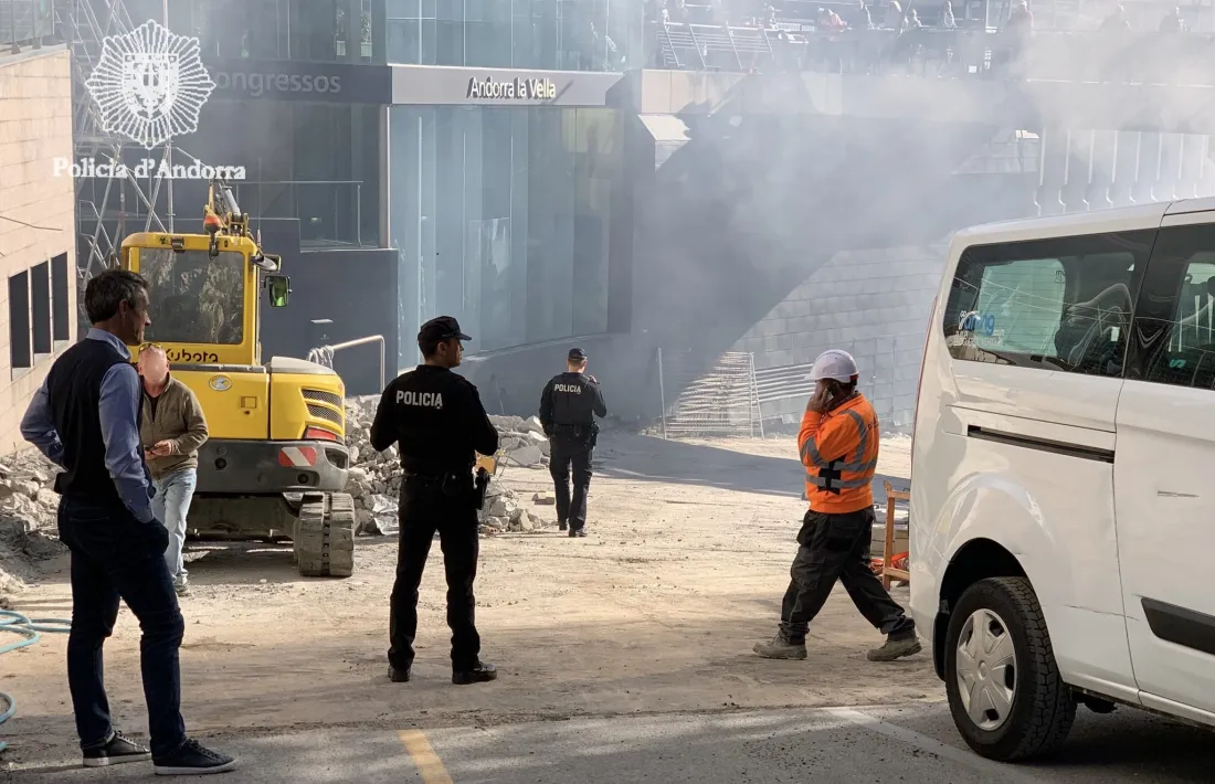 El fum provocat per l'incendi dels matolls.