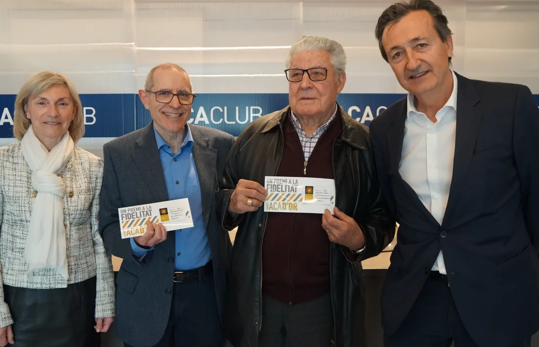 Els socis premiats amb els carnets d'or.
