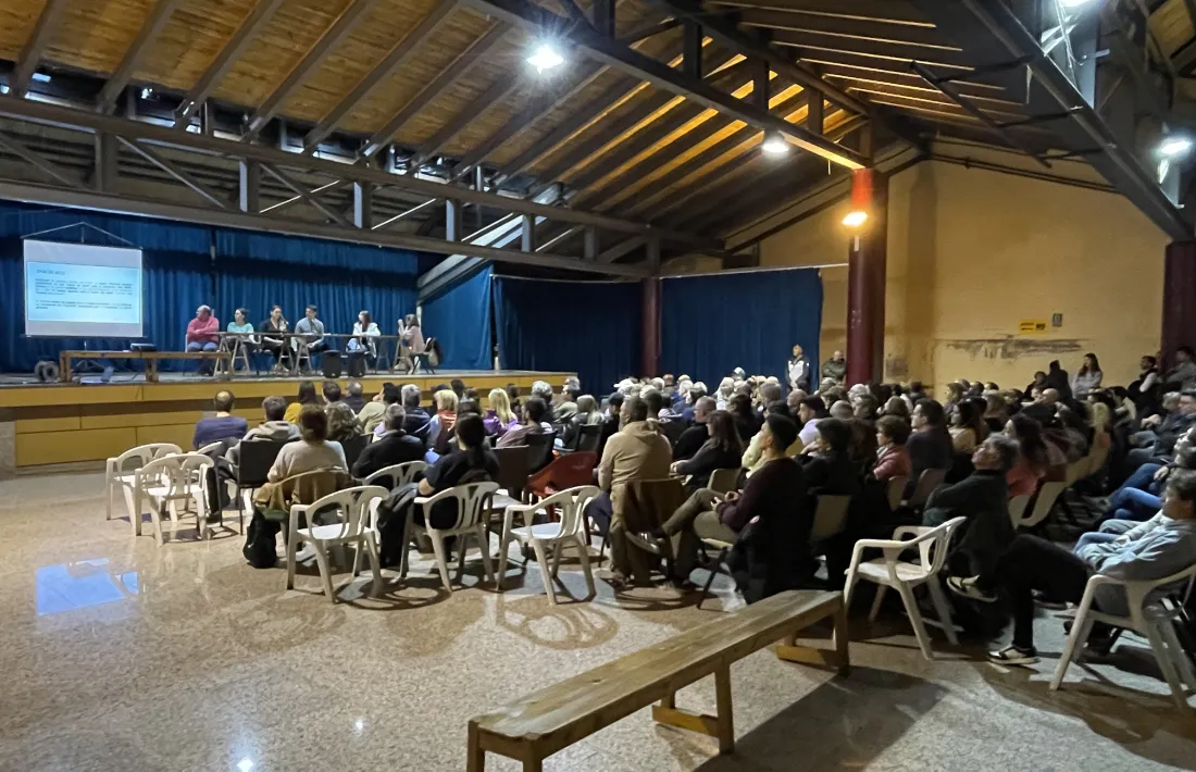 La reunió va aplegar 200 persones a la sala gran del Quart d’Arinsal.
