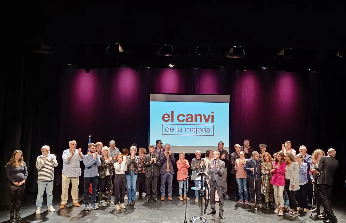 Foto de família dels candidats nacionals i territorial de la coalició progressista a la cloenda de l'acte final de campanya d'ahir.