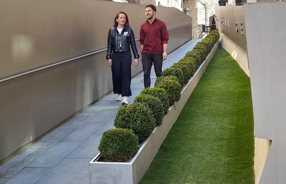 Souque ha parlat de l'acord de l'associació davant la Casa de la Vall.