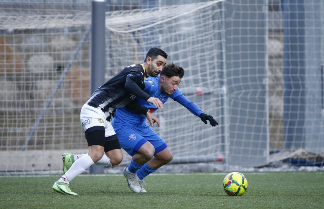 Marc García, un dels internacionals que va incorporar l’ambiciós projecte de la UE Engordany, defensant Álex Martínez de l’Atlètic Club Escaldes i company de selecció.