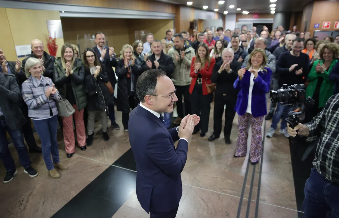 L'arribada del candidat de Demòcrates + Ciutadans Compromesos ahir al Centre de Congressos d’Andorra la Vella.