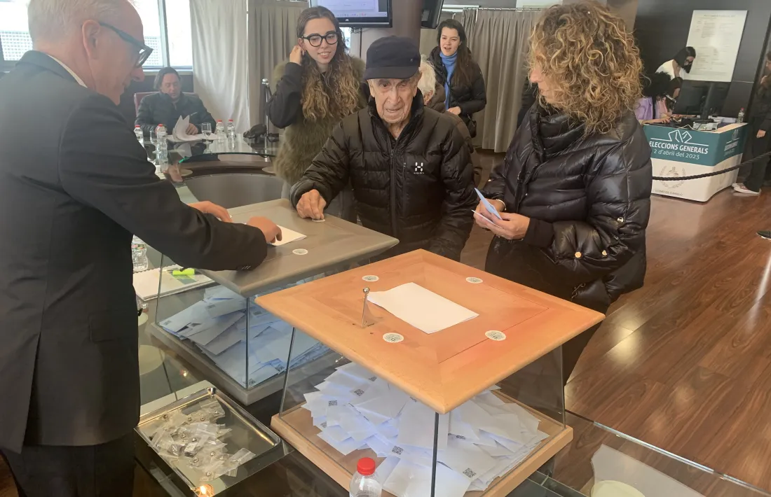 Pere Torres, sogre del cònsol major, Francesc Camp, és el més veterà que ha votat. Té 99 anys.