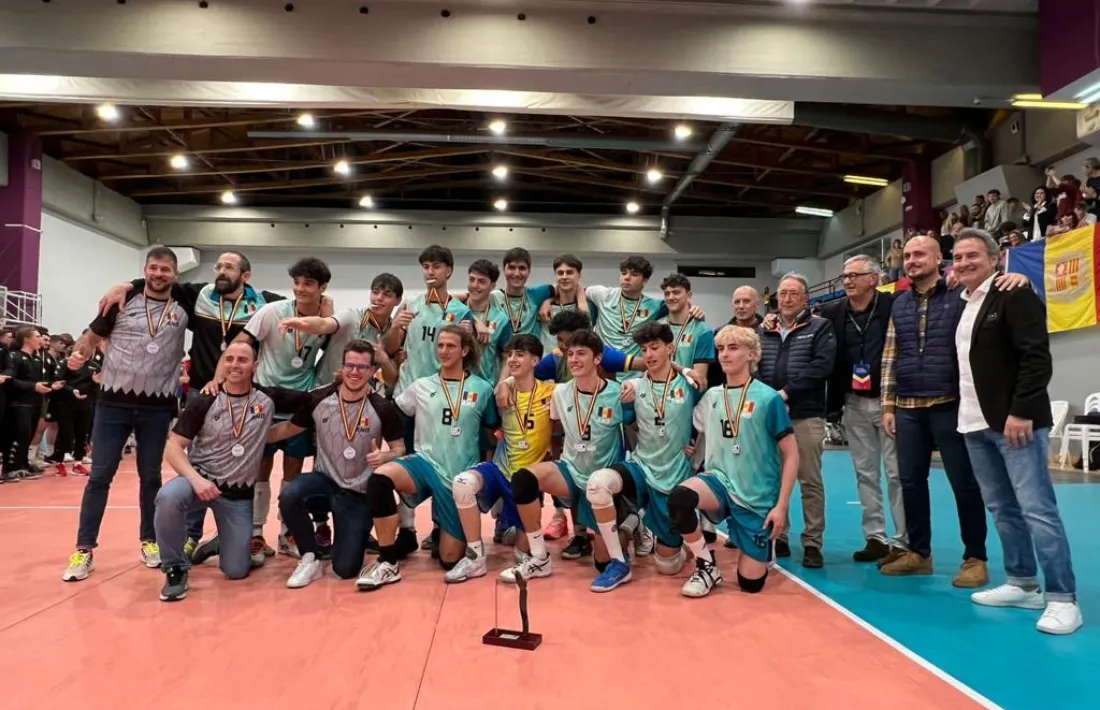 La U20, amb el títol de campions d'Europa de Petits Països.