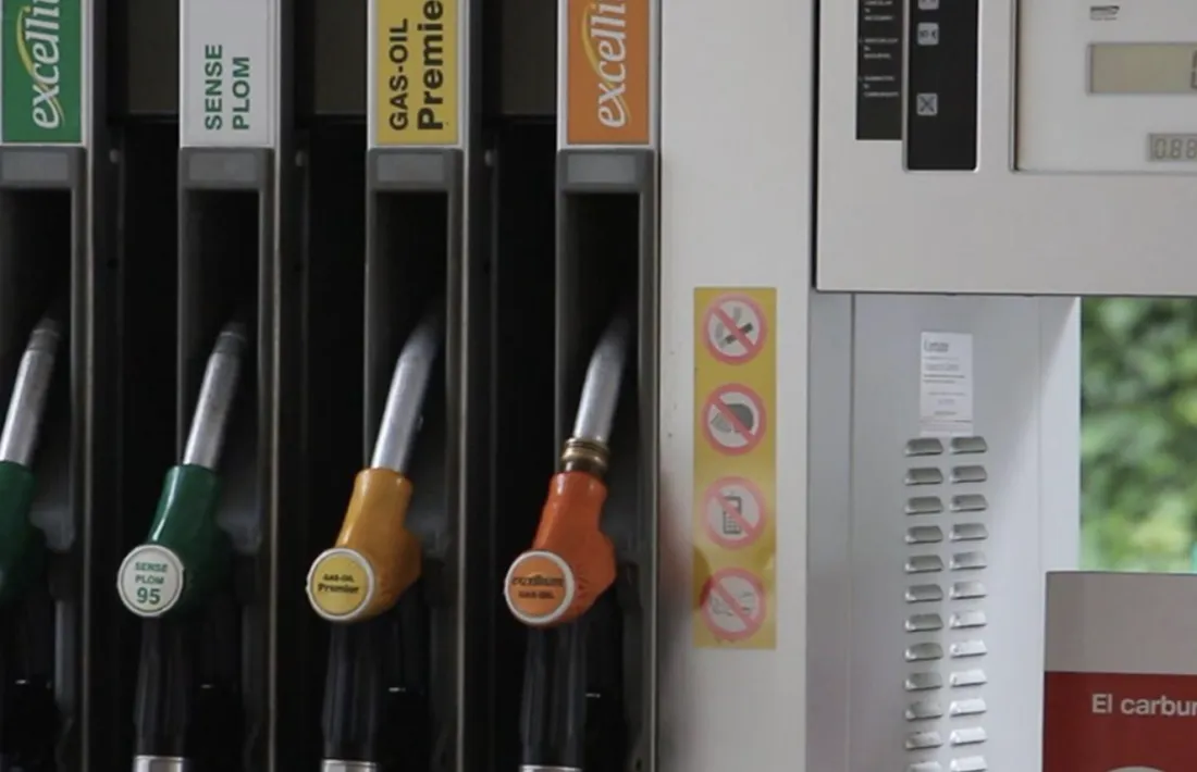 Sortidors de carburants en una gasolinera.