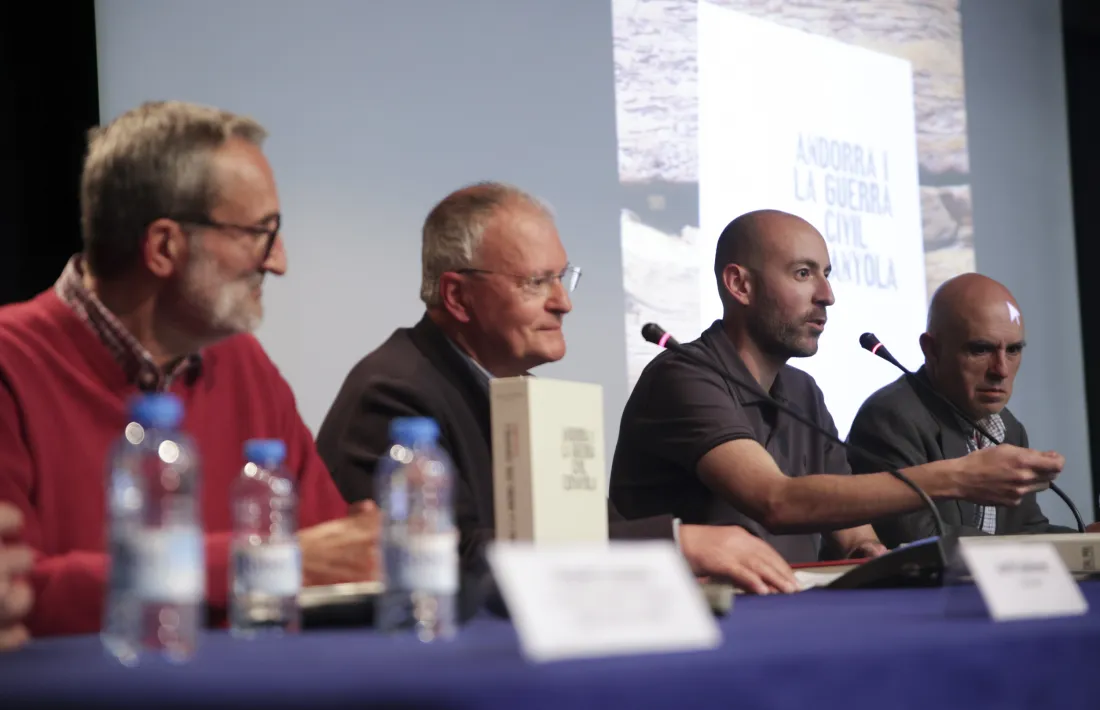 Jordi Guillamet, Josep Maria Solé i Sabaté, Pau Chica i Albert Villaró, a la presentació d'aquest vespre a la Llacuna