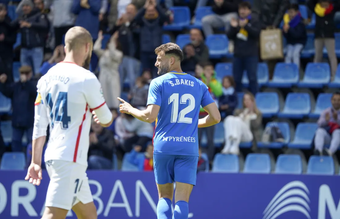 Sinan Bakis, davanter de l’FC Andorra, va celebrar l’únic gol del partit contra un Osca que va plantar cara al primer temps.