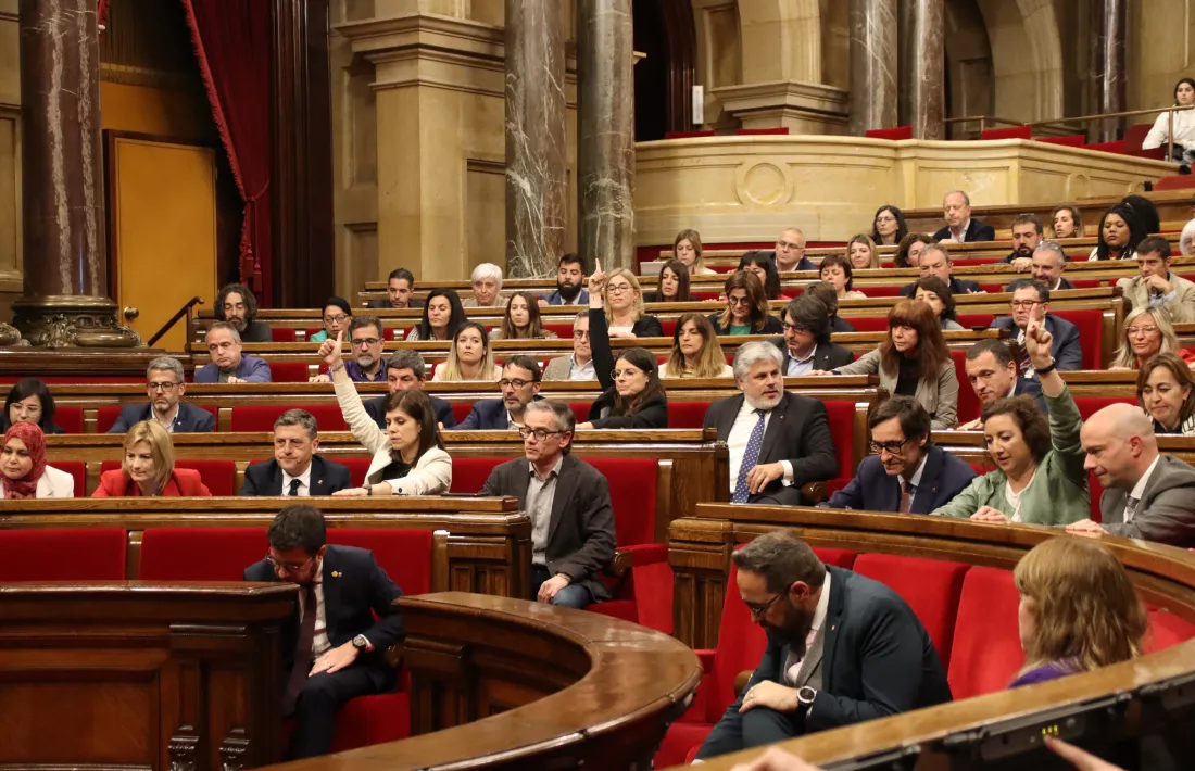 Durant la votació al Parlament català. 