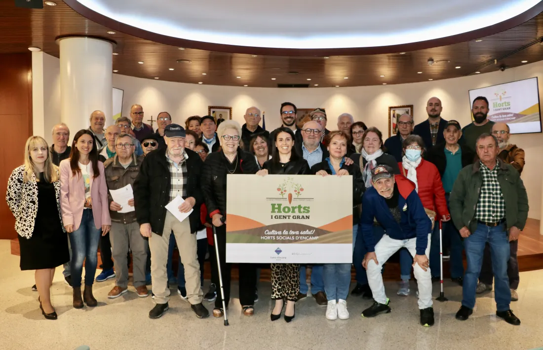 Les autoritats i els guanyadors de les parcel·les, aquest dimecres després del sorteig.