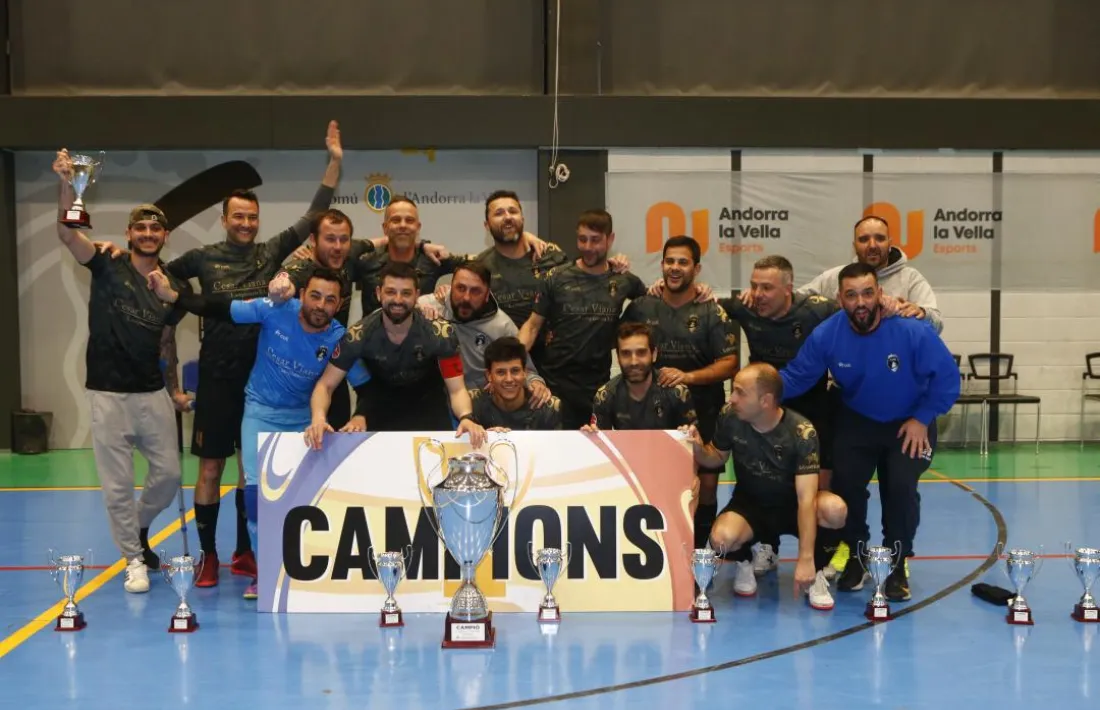 L’Esperança d’Andorra va rebre el títol de campió de segona.