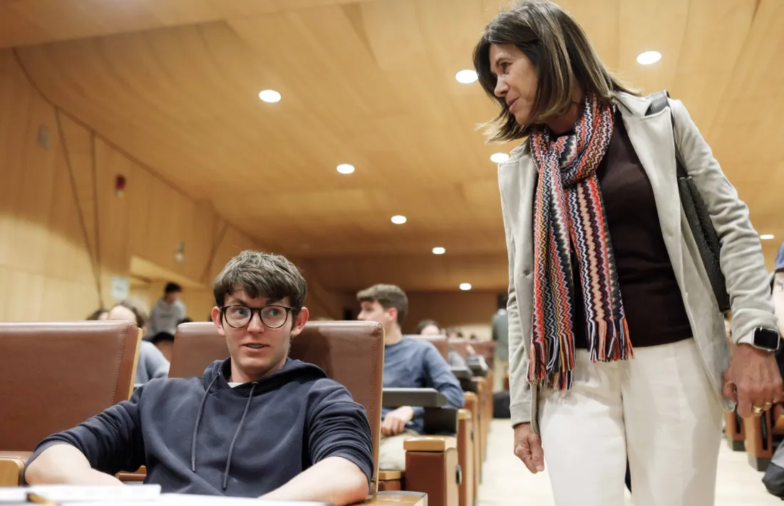 La ministra d'Educació i Ensenyament Superior en funcions, Ester Vilarrubla, durant les proves de la POB.