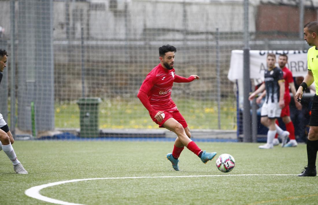 Jordi Aláez, amb l'FC Santa Coloma després de patir una greu lesió al genoll.