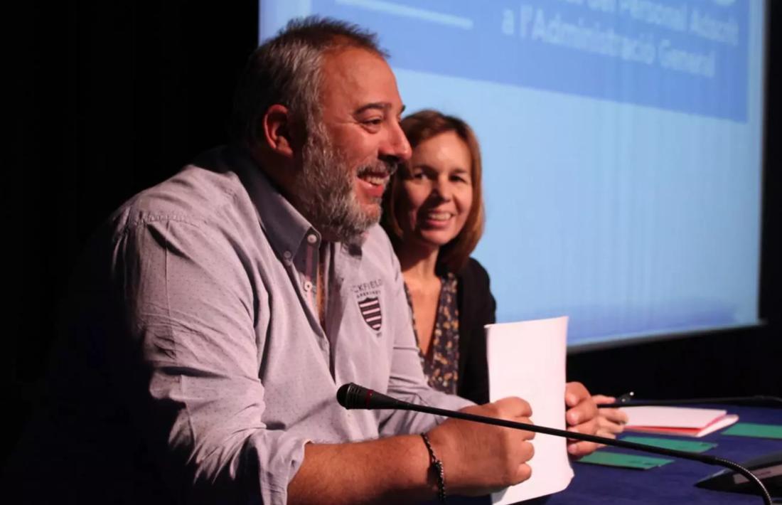 Lluís Anguita durant una assemblea general del Sipaag.