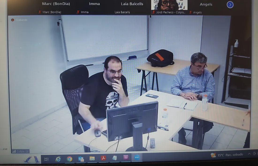 Lara a la seu del Colpis durant la xerrada que es va poder seguir també en línia.