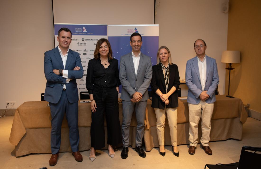 El president de la Trobada, Josep Serveto, i membres de la junta organitzadora. 