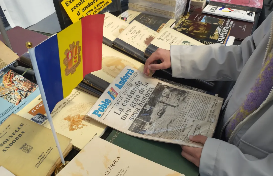 Exemplar del ‘Poble Andorrà’ del 13 de novembre del 1982 consagrat als aiguats. 