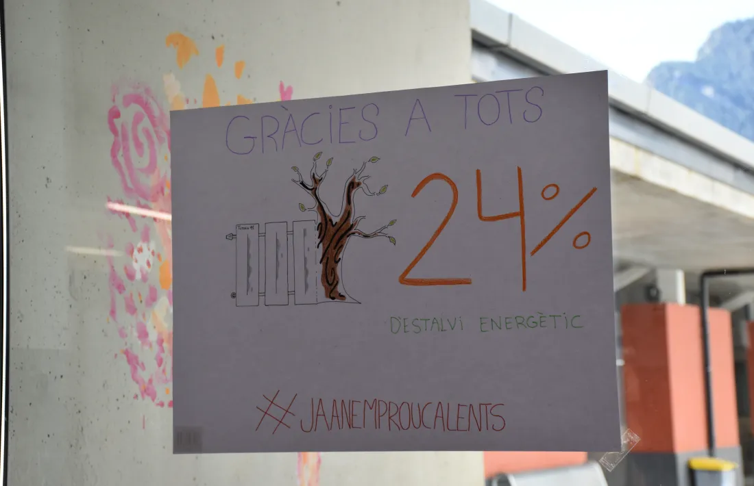 Cartell d'agraiment dels alumnes per assolir el repte d'estalvi energètic.