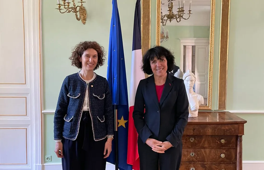 Mariua Ubach amb la prefecta de l'Arieja, Sylvie Feucher.