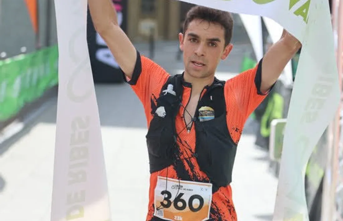 Marc Gasa creuant la meta a Ribes.