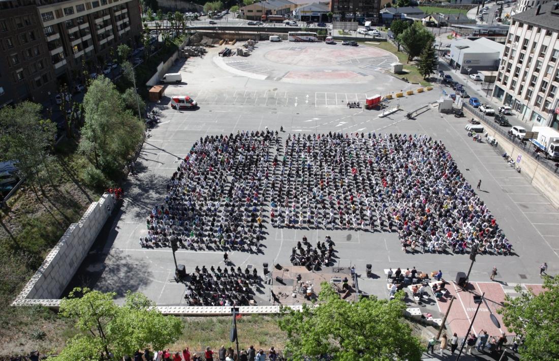 Els alumnes de l'Escola Andorrana celebren el 40è aniversari de la institució.