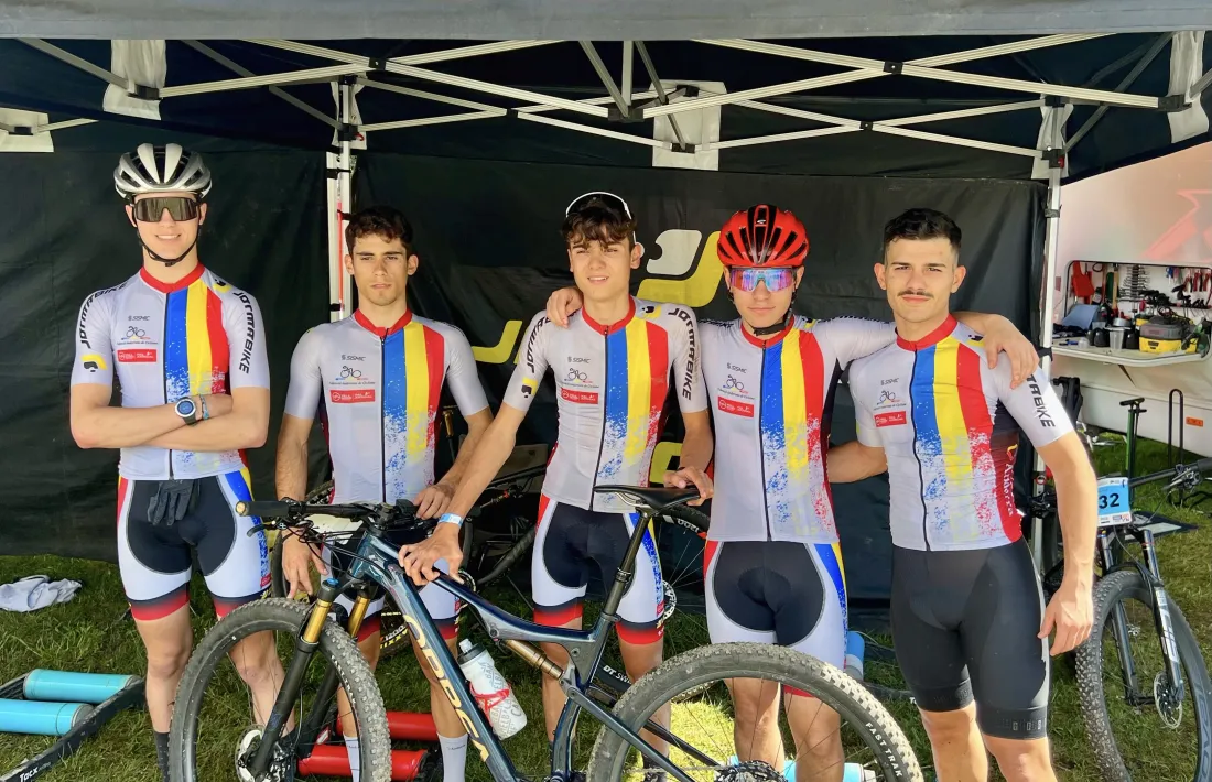 L'equip de 'bikers' de la Federació Andorrana de Ciclisme, a Gueret.