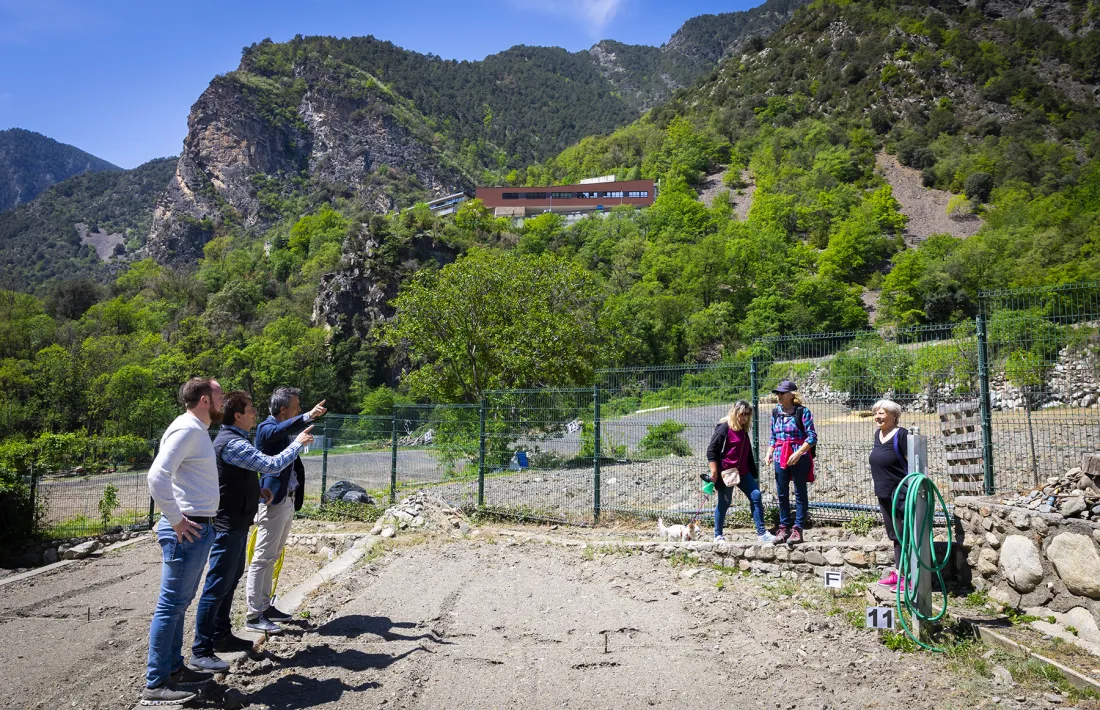 Autoritats i padrins als horts de la Margineda.