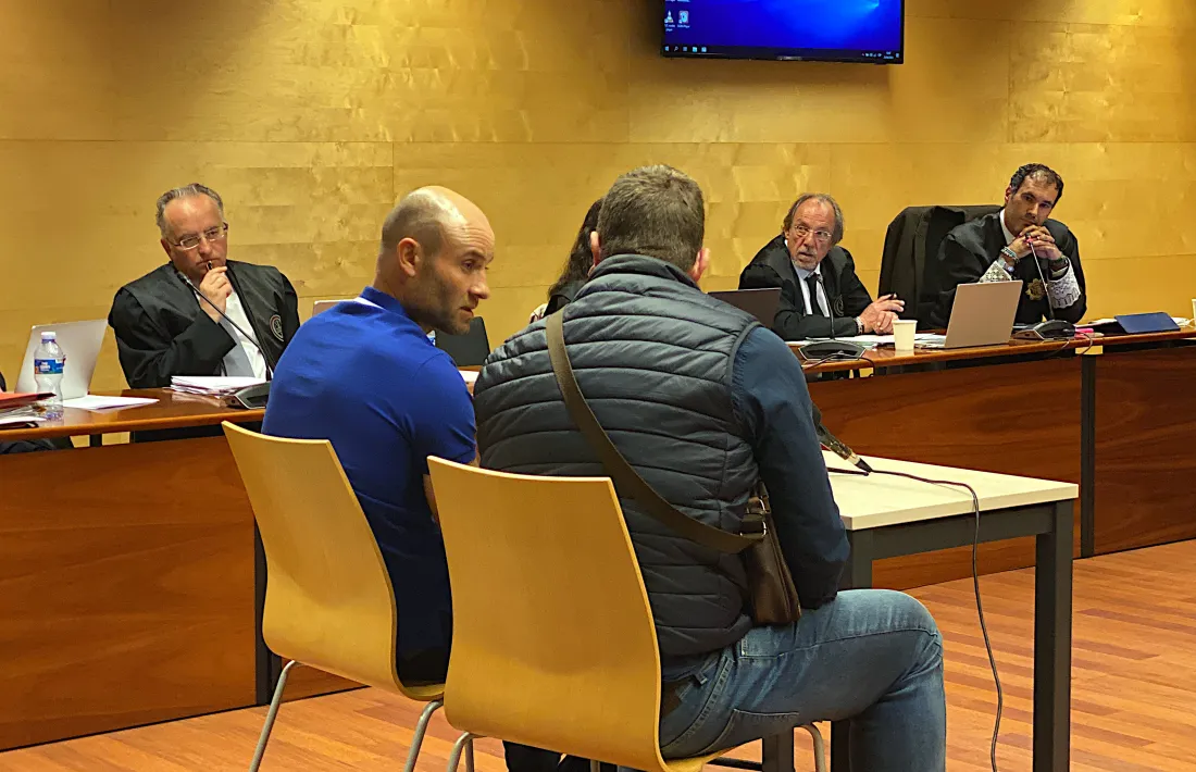 L'acusat, durant la celebració de la vista, a l'Audiència de Girona. 