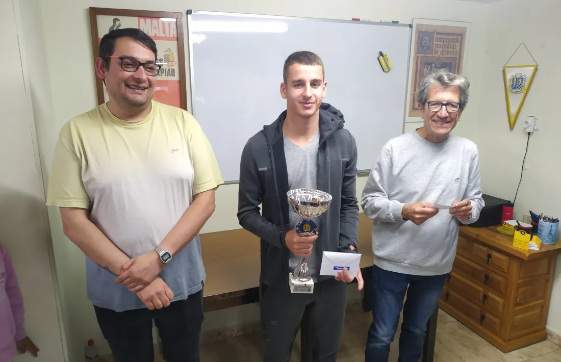 Lance Henderson, novament, vencedor.