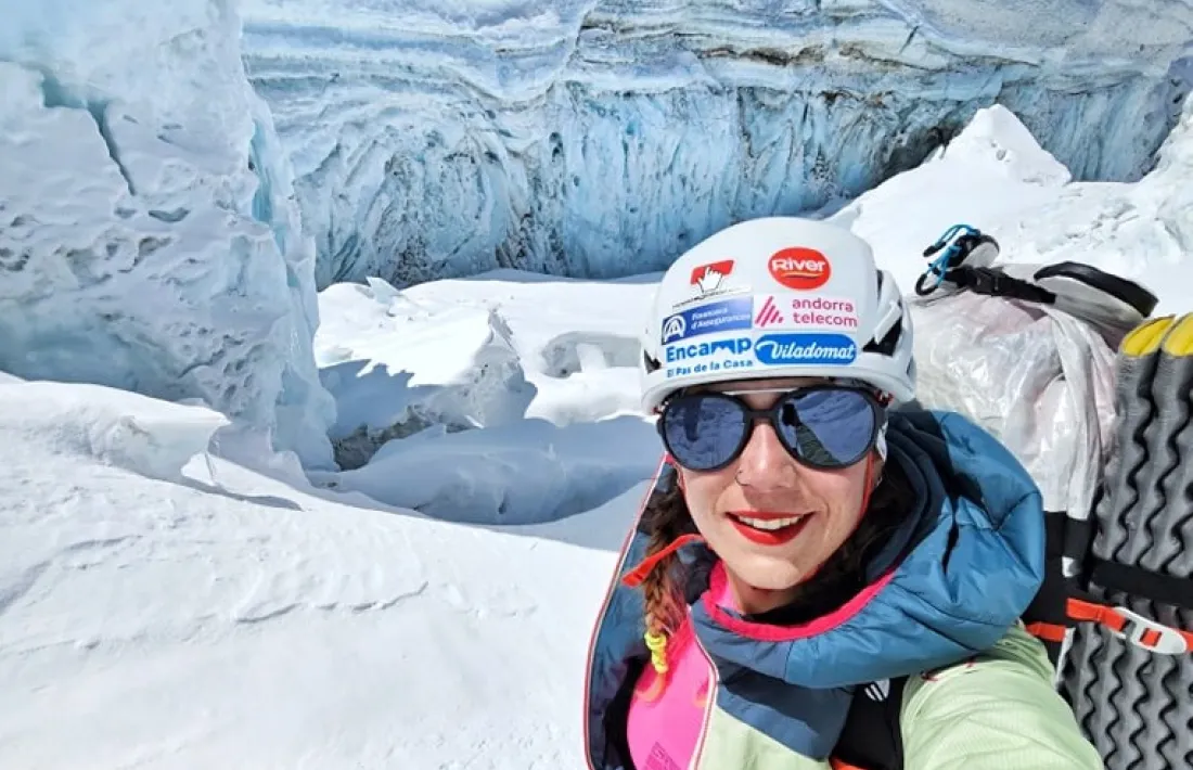 Stefi Troguet i Gonzalo Fernández i Domi Trastoy esperen una finestra de bon temps.